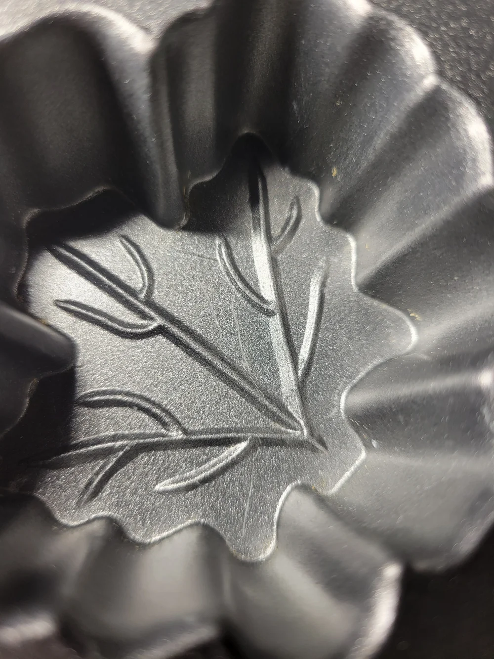 Nordic Ware Maple Leaf Muffin or Cakelet Pan